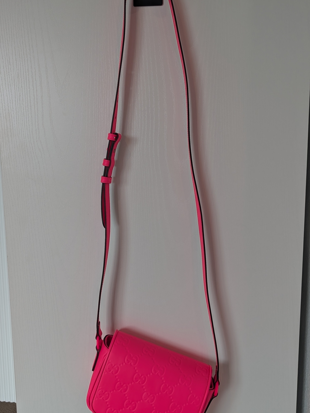 Gucci Pink Embossed GG Crossbody Bag - Picture 2 of 12